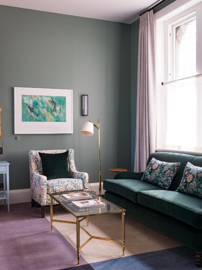The Observatory Hotel Christchurch Extérieur photo A living room with a green sofa