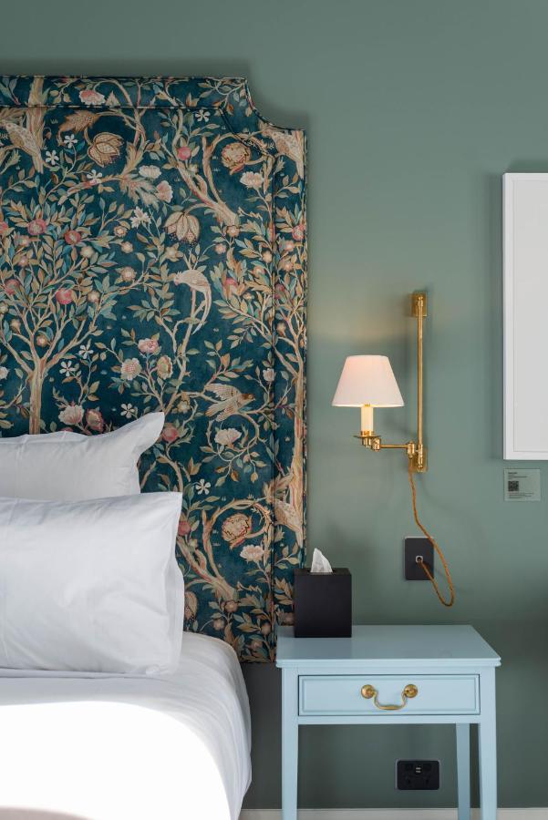 The Observatory Hotel Christchurch Extérieur photo A wall light