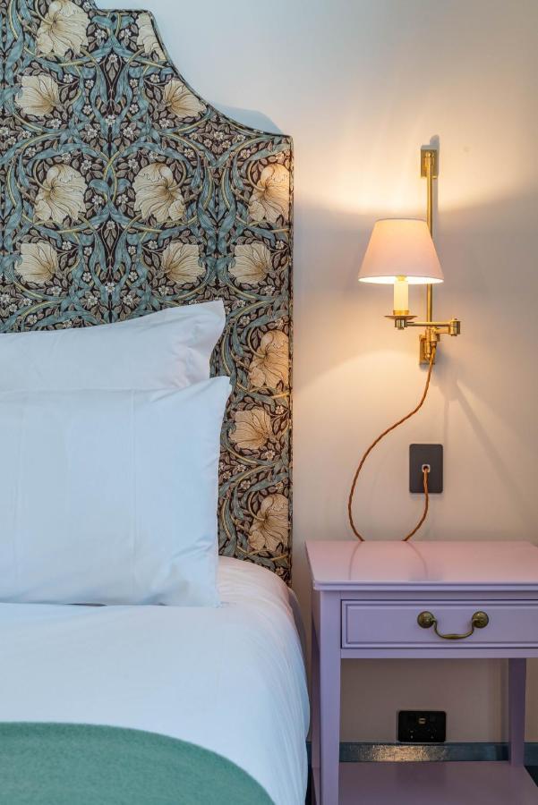 The Observatory Hotel Christchurch Extérieur photo A wall light