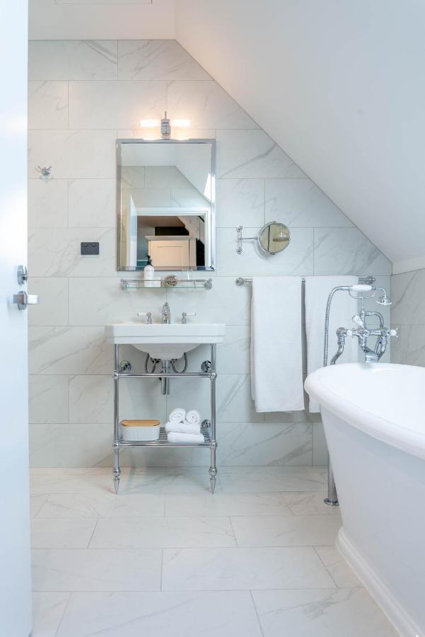 The Observatory Hotel Christchurch Extérieur photo Bathroom
