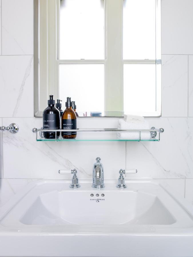 The Observatory Hotel Christchurch Extérieur photo A glass shelf