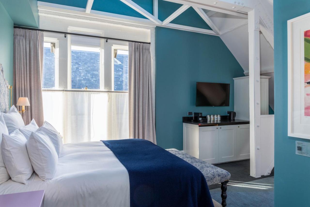 The Observatory Hotel Christchurch Extérieur photo A room at the hotel