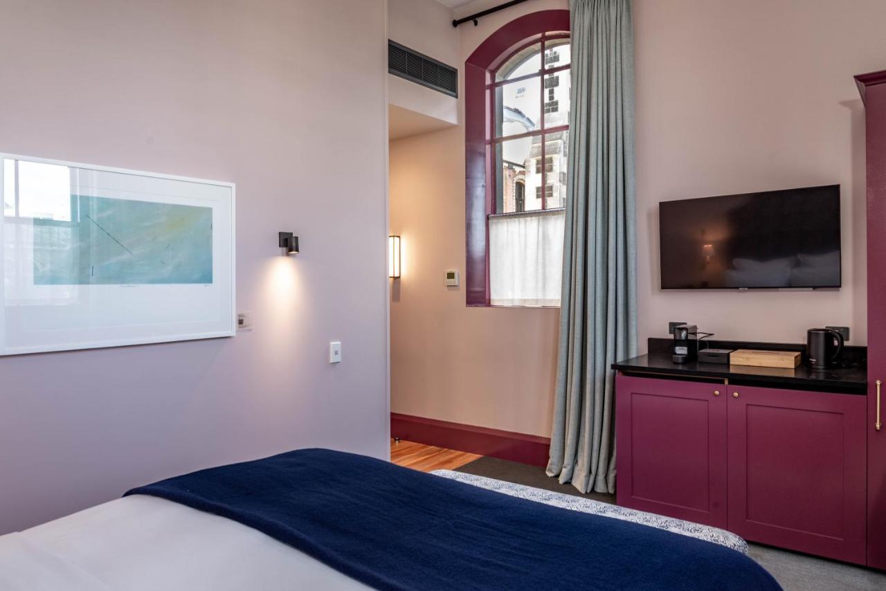 The Observatory Hotel Christchurch Extérieur photo A room at the hotel